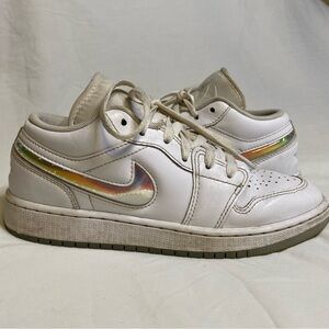 Nike Kids White Sneakers with Iridescent Detail